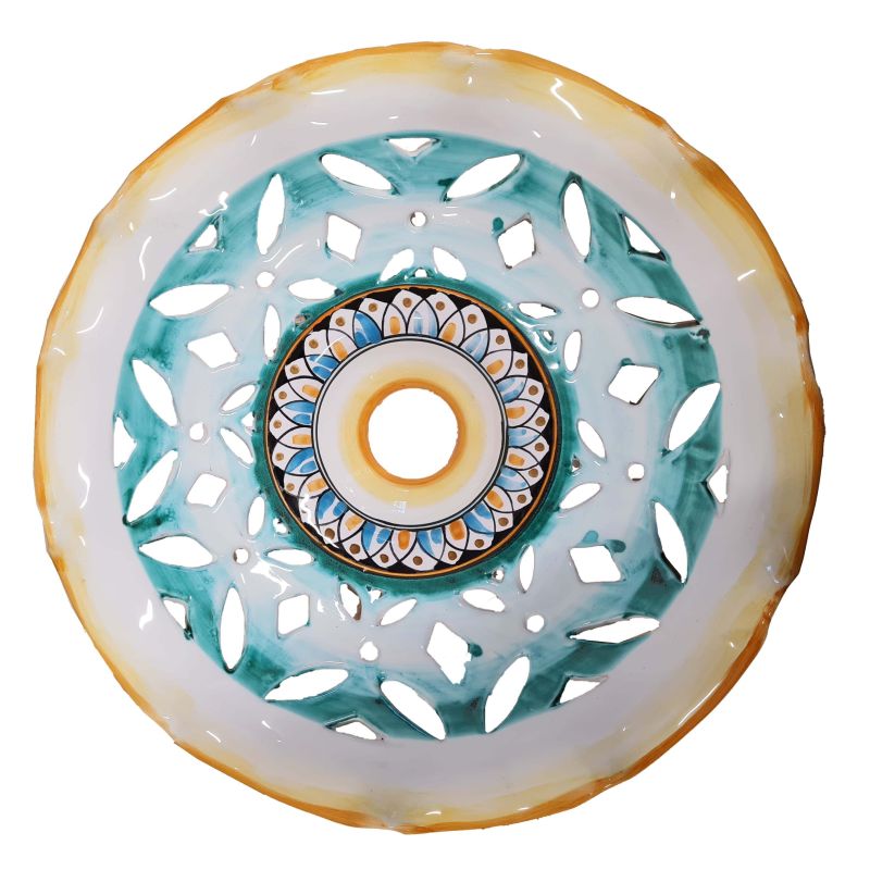 Lámpara de araña calada con bordes ondulados....