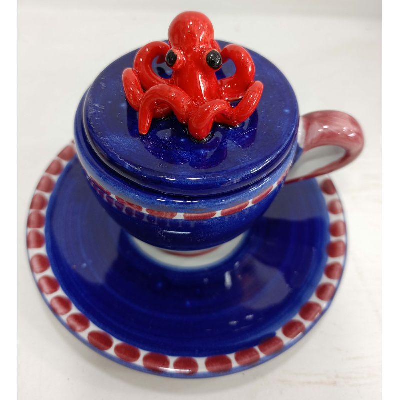 Taza de café con tapa grabada, platillo línea...