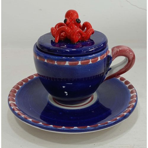 Coffee cup with embossed lid, saucer animal line. Hand-painted Vietri ceramic.